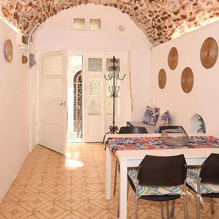 1 Bedroom Front In