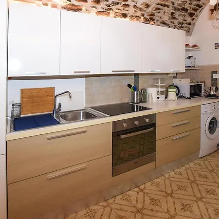 Apartment 1 Bedroom Front In