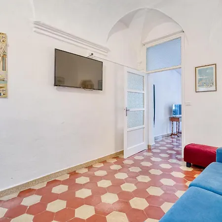 1 Bedroom Front In Sanremo