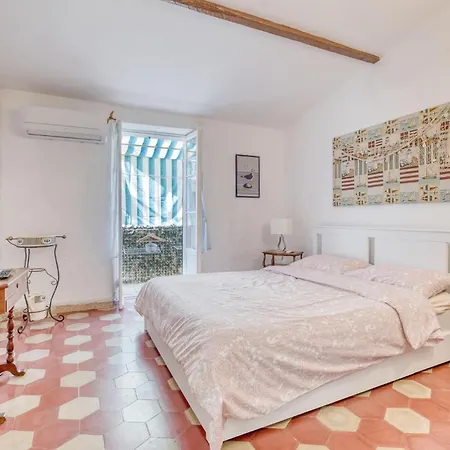 1 Bedroom Front In Apartment Sanremo
